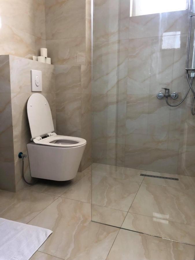 Hotel Dardani Titova Mitrovica Exteriör bild